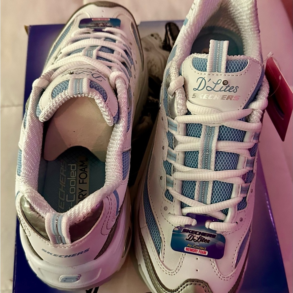 Skechers D'Lites Women’s Sneakers size 8 - White and Light Blue